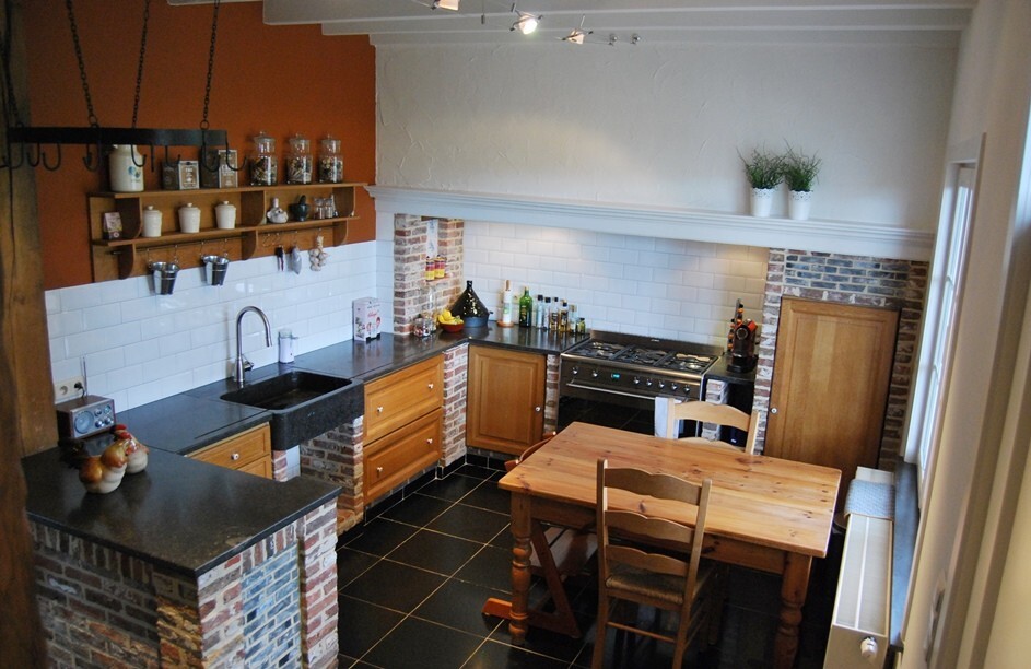 Idyllische woning met stalgebouwen op ca. 5000m² te Sint-Laureins 