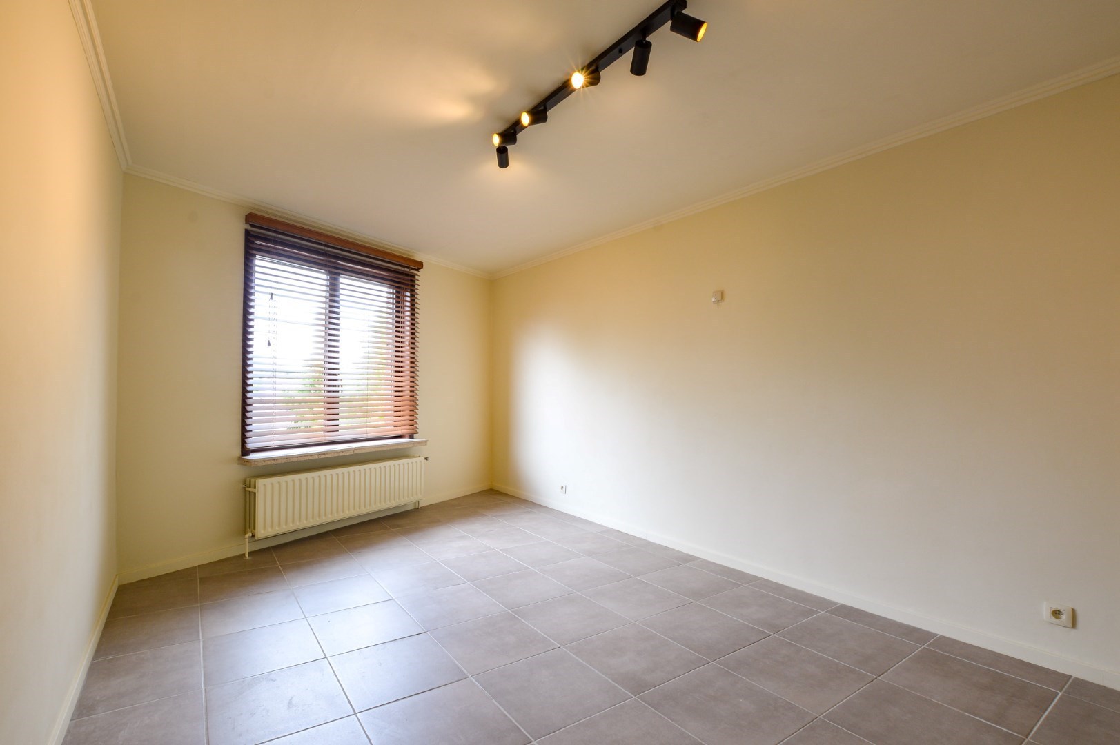 Ruim appartement (146 m²) met 2 slaapkamers in het centrum van Jabbeke 