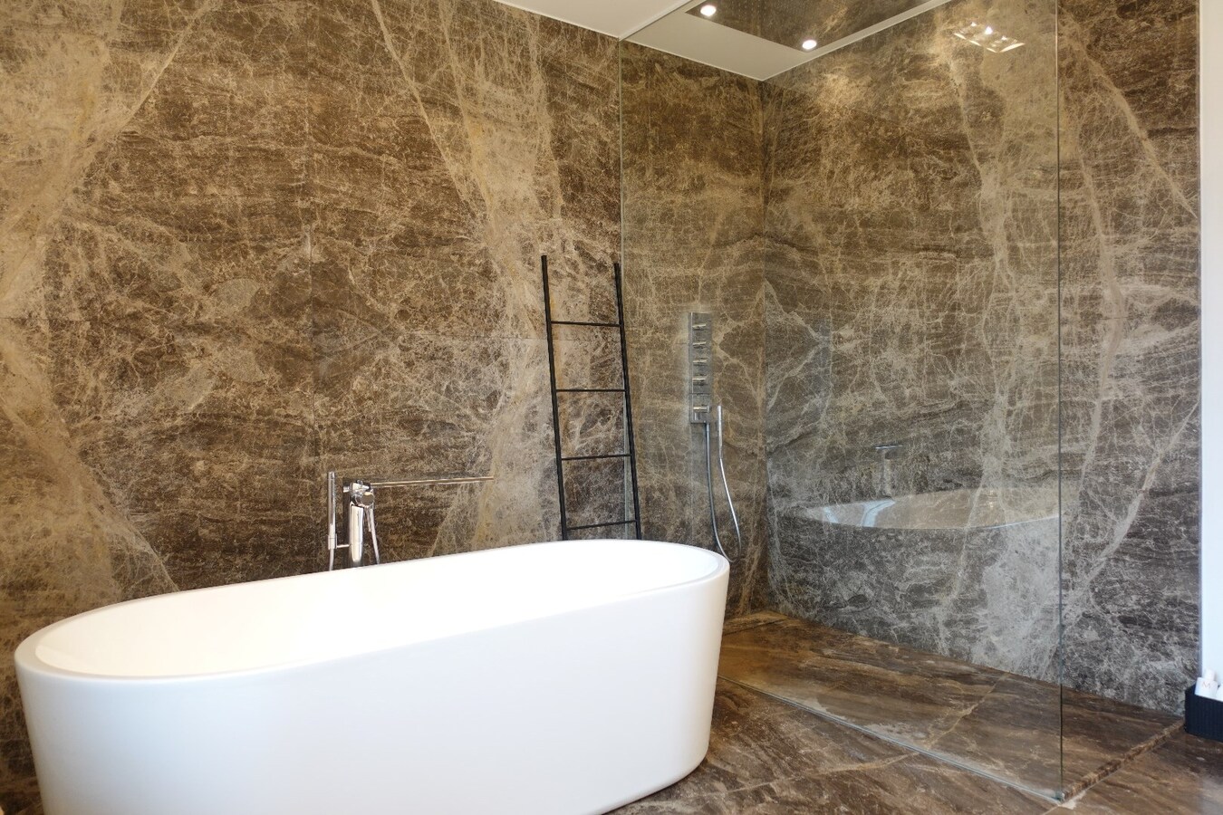 Prachtige karaktervolle villa op groot perceel nabij invalswegen 