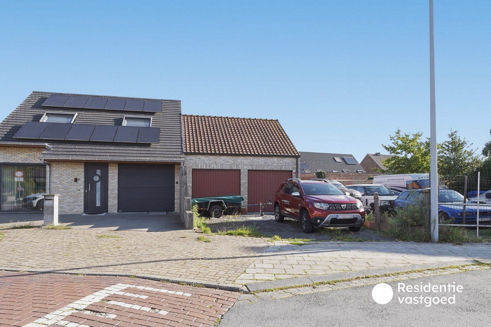 Ruime gezinswoning met 4 slaapkamers, dubbele garage en zonnige tuin in Ettelgem 