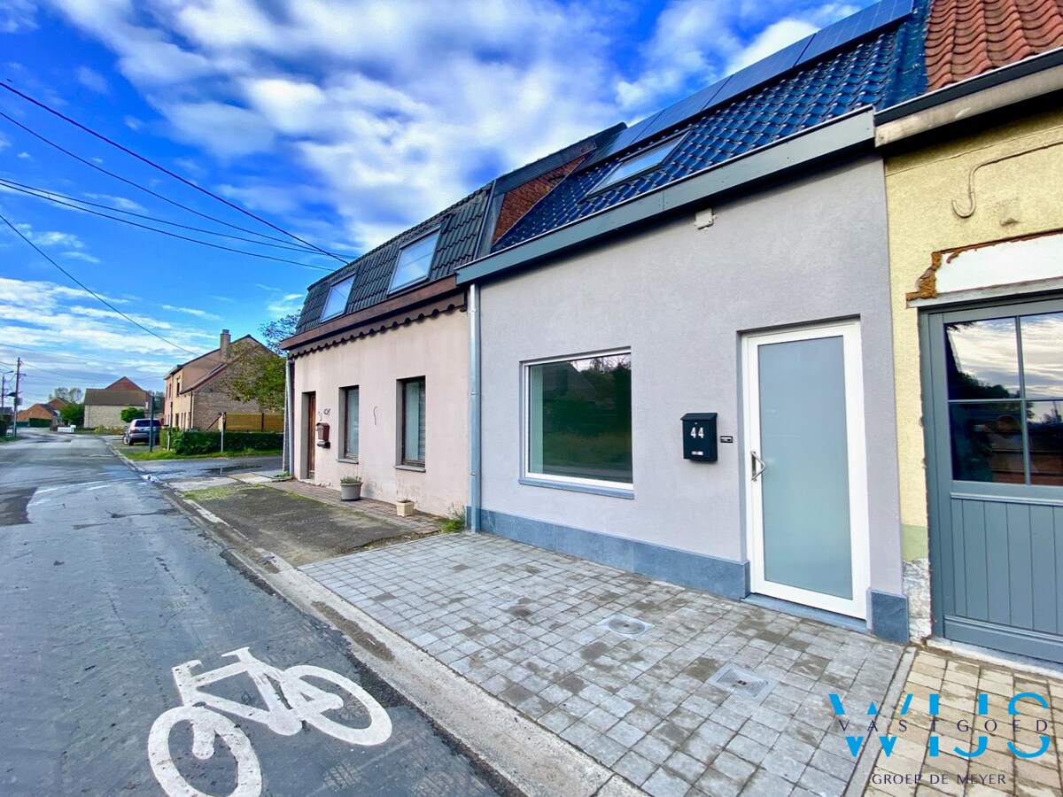 Volledig gerenoveerd woonhuis voor de brug van Zelzate ! 