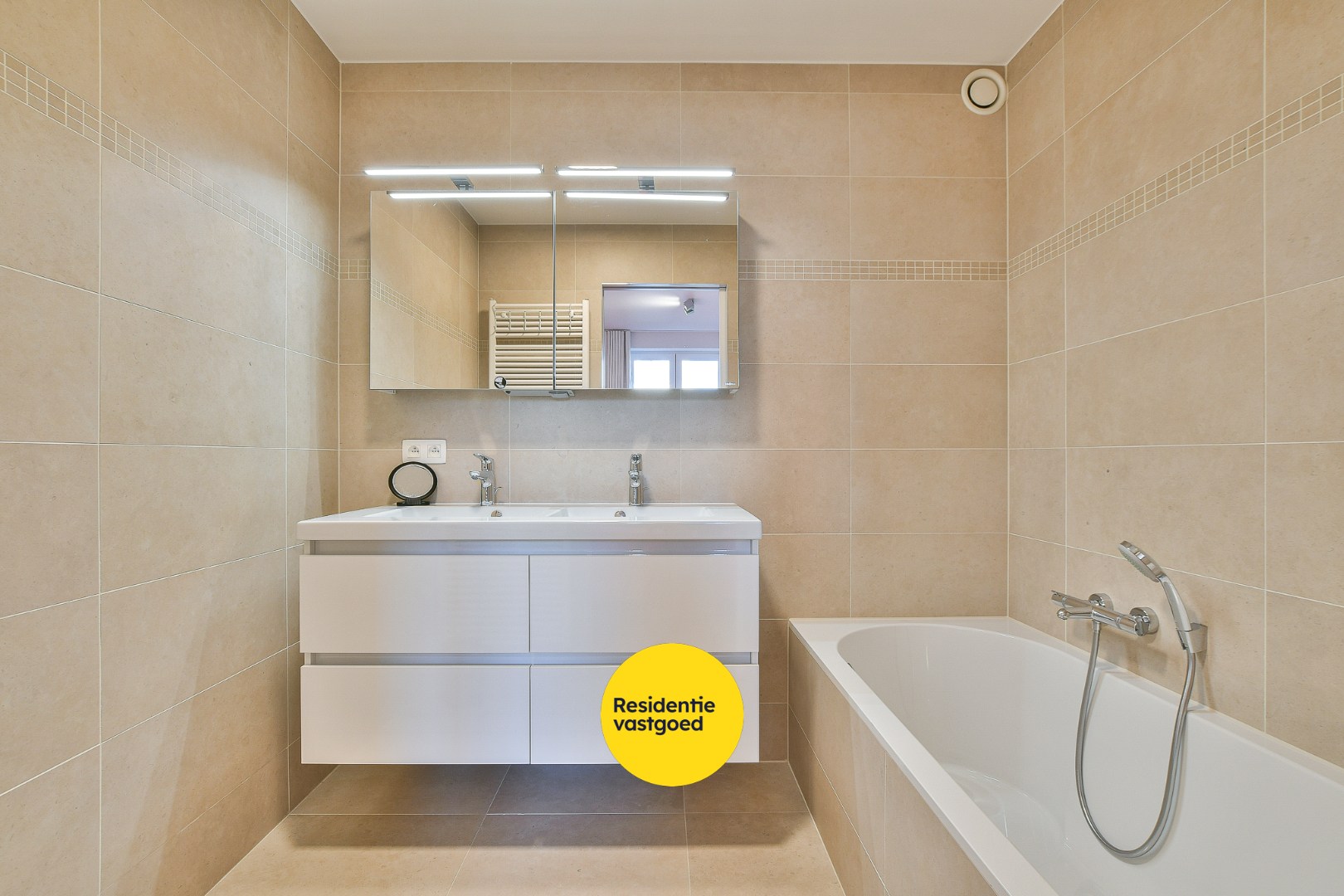 Instapklaar 2-slaapkamerappartement nabij duinen en strand in Vosseslag (De Haan) 