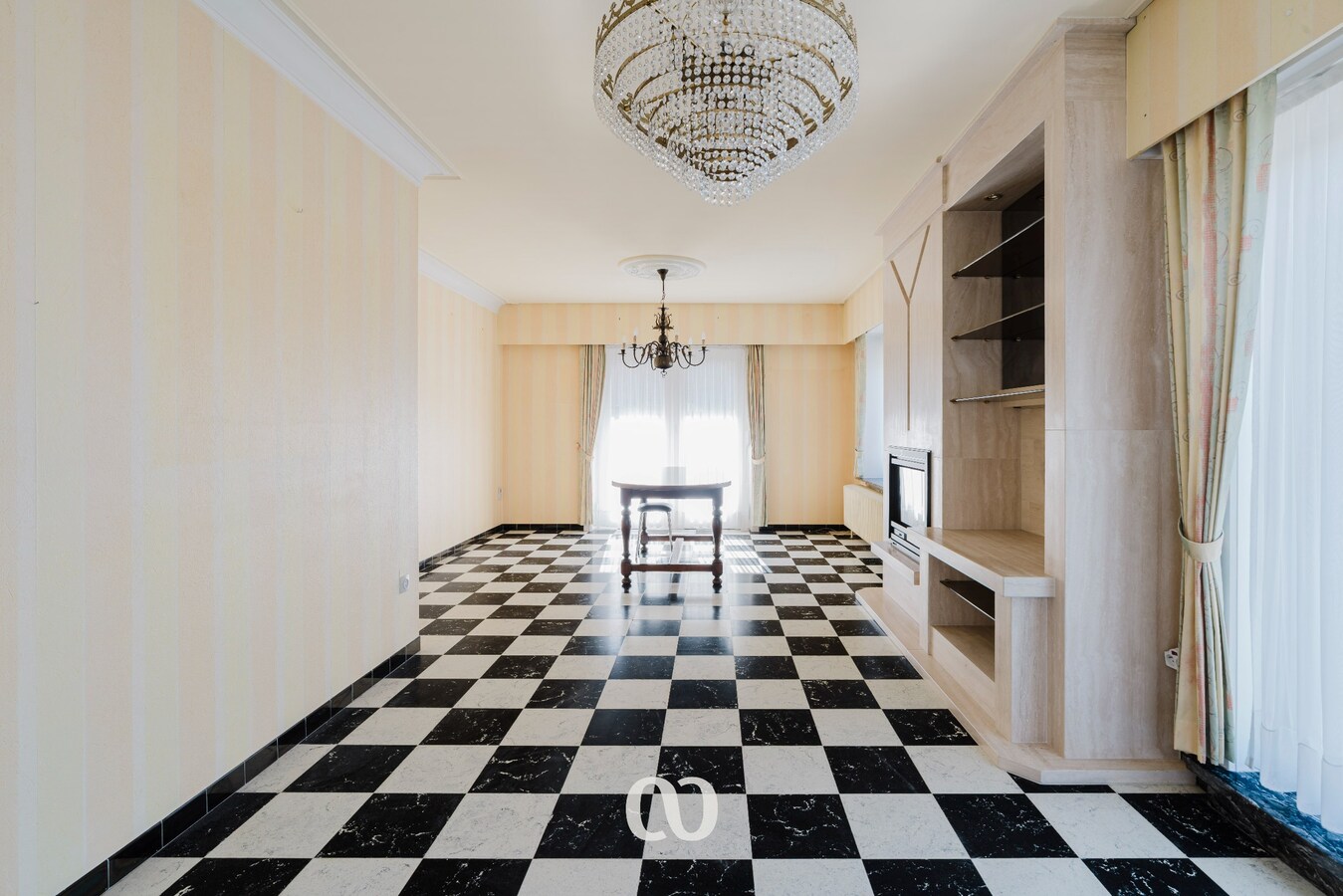 Stevige gezinswoning met tuin en volledige kelder in Lozer 