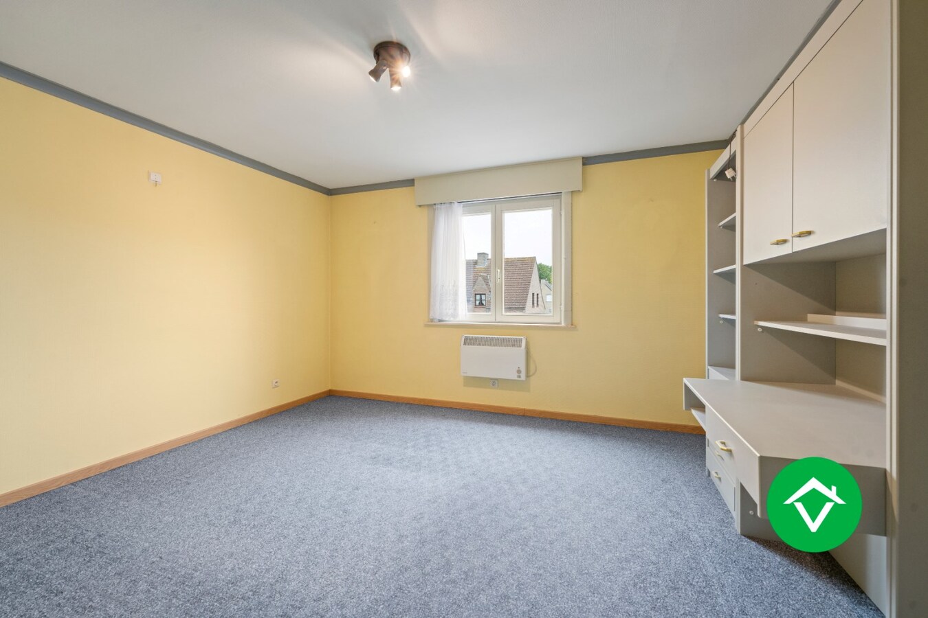 Kloeke woning met 4 slaapkamers in een woonwijk te Ichtegem. 