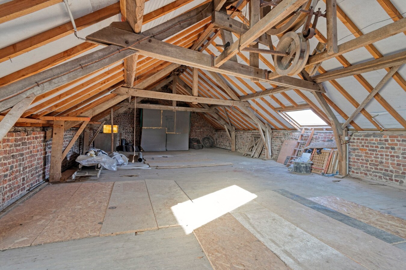 Uitzonderlijke exclusieve herenwoning met verrassende loods van 3 etages 