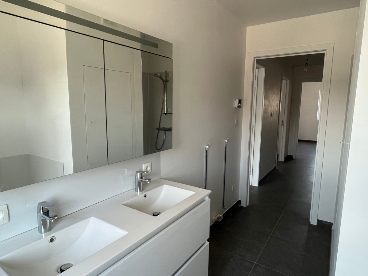 Moderne, hoogwaardige half open bebouwing te Eke ! 