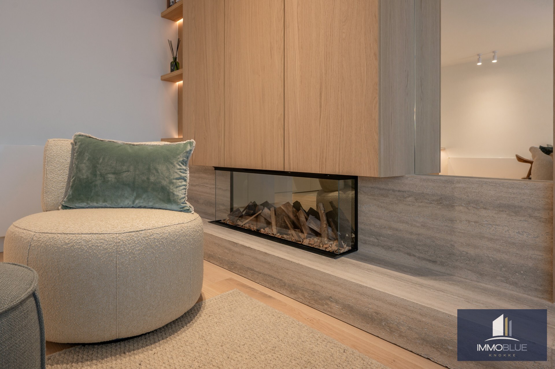 Appartement lumineux, entièrement rénové, avec trois chambres et une largeur de façade d’environ 5,5 mètres, idéalement situé à proximité de l’avenue Dumortier. 