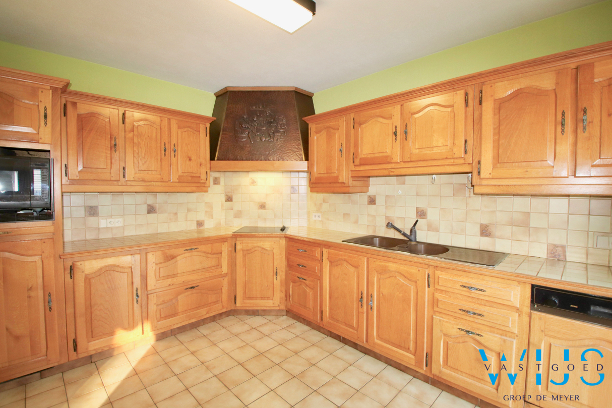 Stevige ruime gezinswoning op een prachtig perceel te KLUIZEN ! 