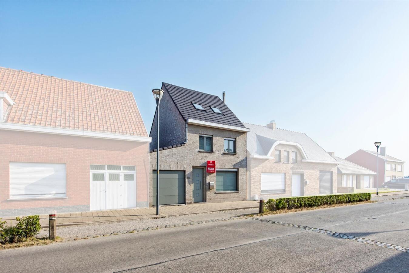 Volledig instapklare woning met 3 slaapkamers en mooie tuin in het hartje van Jonkershove. 