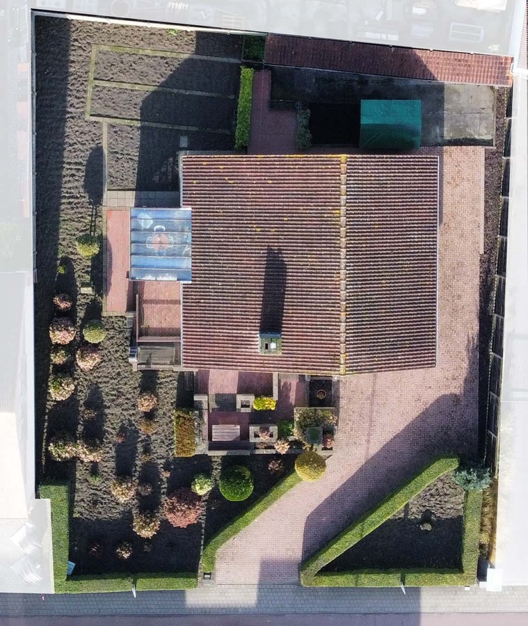 Vrijstaande woning op 696 m² op centrale locatie te Koekelare 