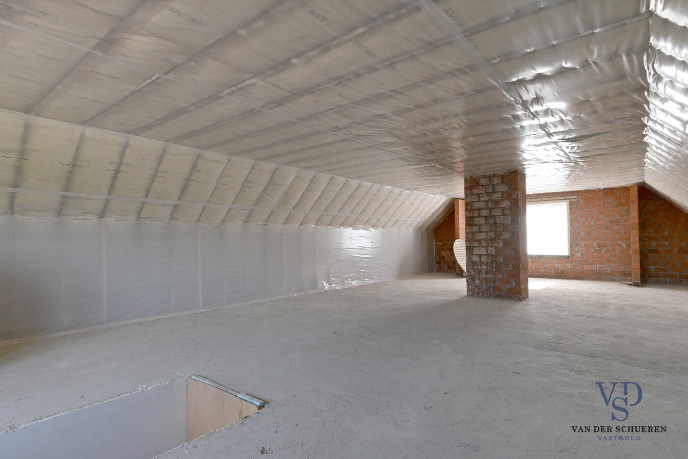 Ruime woning op unieke locatie in het groen, vlakbij Dikkele 