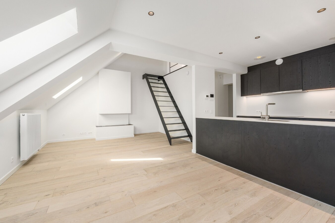 Luxueuze totaalrenovatie | Instapklaar dak appartement met mezzanine 