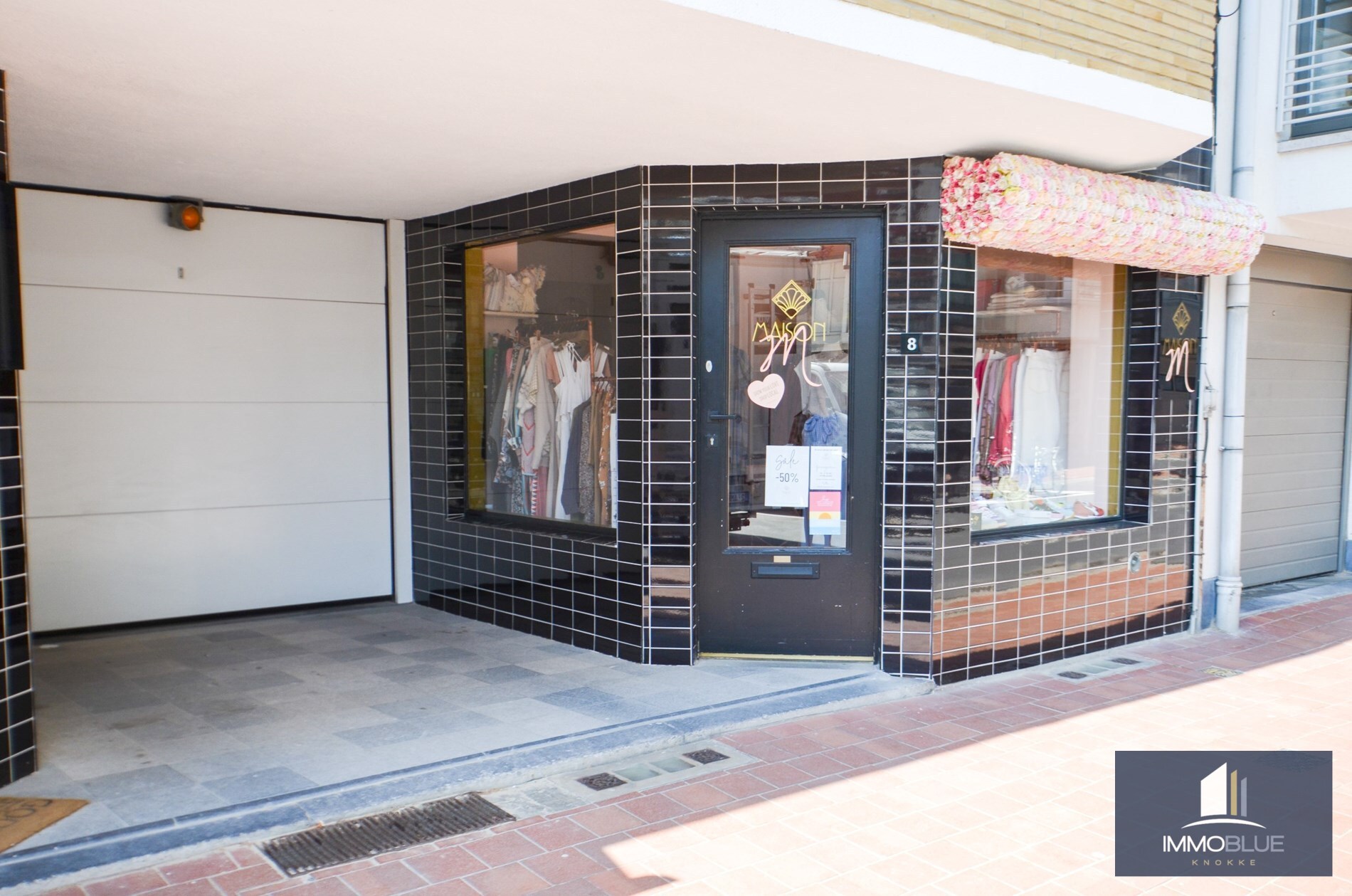 Centraal gelegen winkelruimte met uitstekende visibiliteit gelegen nabij het Driehoeksplein. 