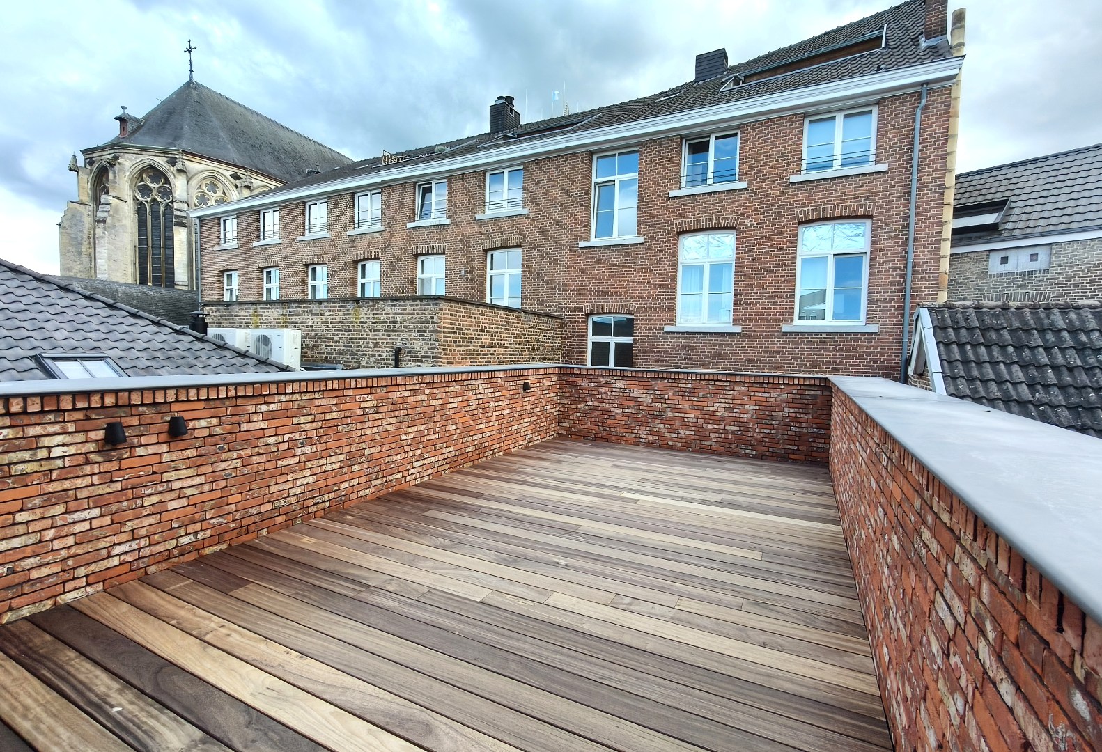 DUPLEX APPARTEMENT MET GROOT TERRAS 