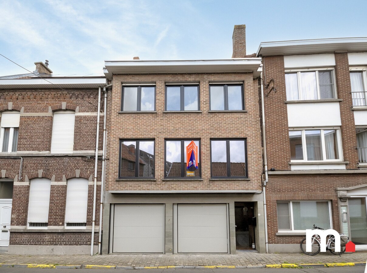 Instapklare woning te Izegem met 3 slaapkamers en moderne voorzieningen en 2 garages! 