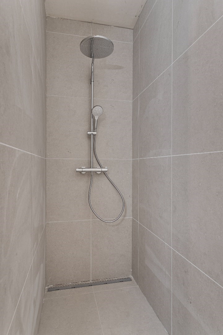 Nieuwbouwappartement met twee slaapkamers, terras en ondergrondse autostaanplaats te koop in Zulte 