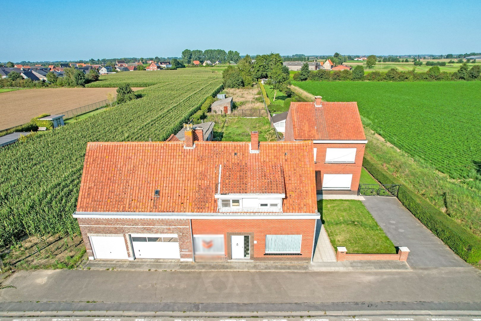 Woning met perceeloppervlakte van 3.247 m² en 6 slaapkamers te Vleteren! 