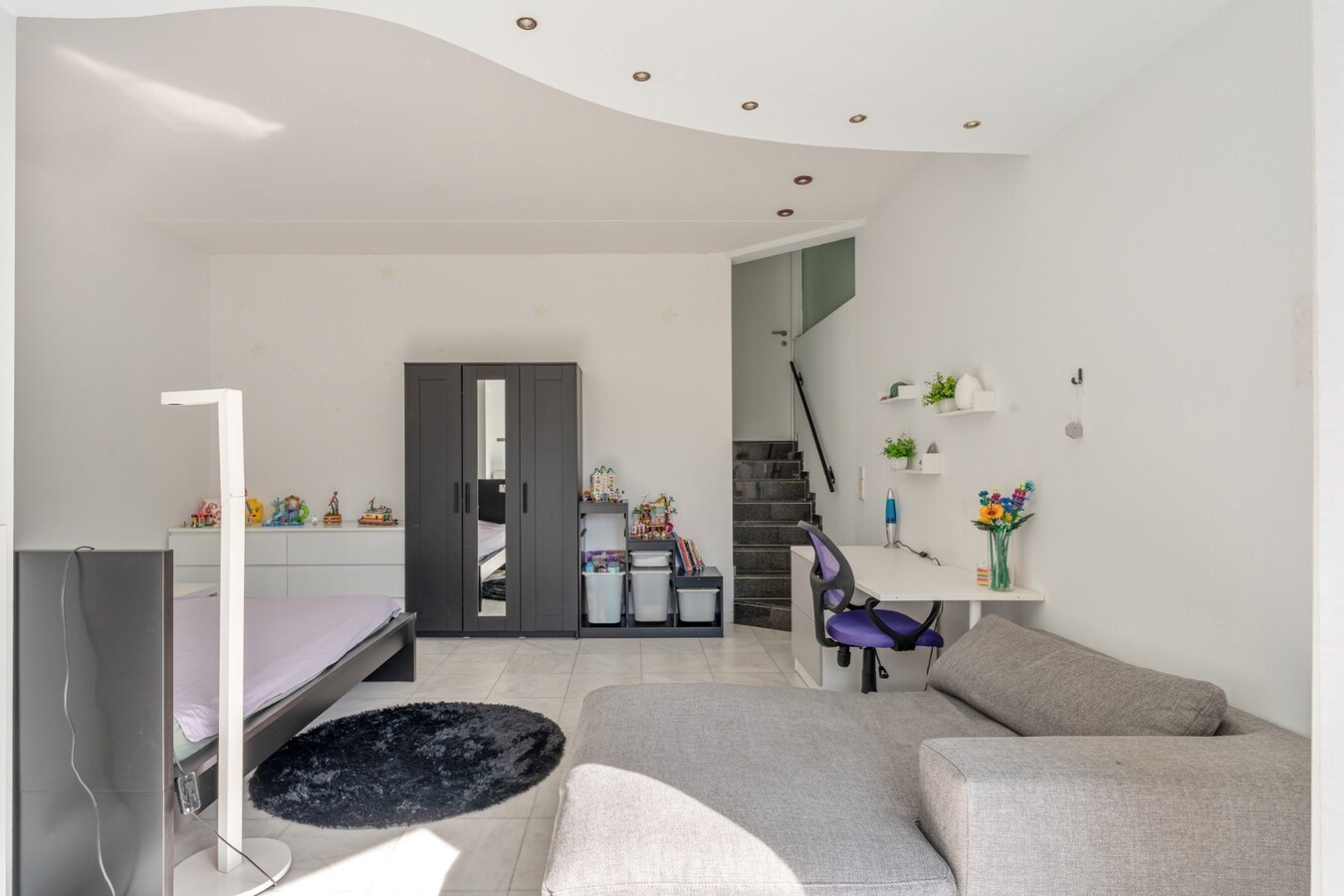 Zeer ruime, goed afgewerkte woning met diverse mogelijkheden nabij het centrum van Maaseik! 