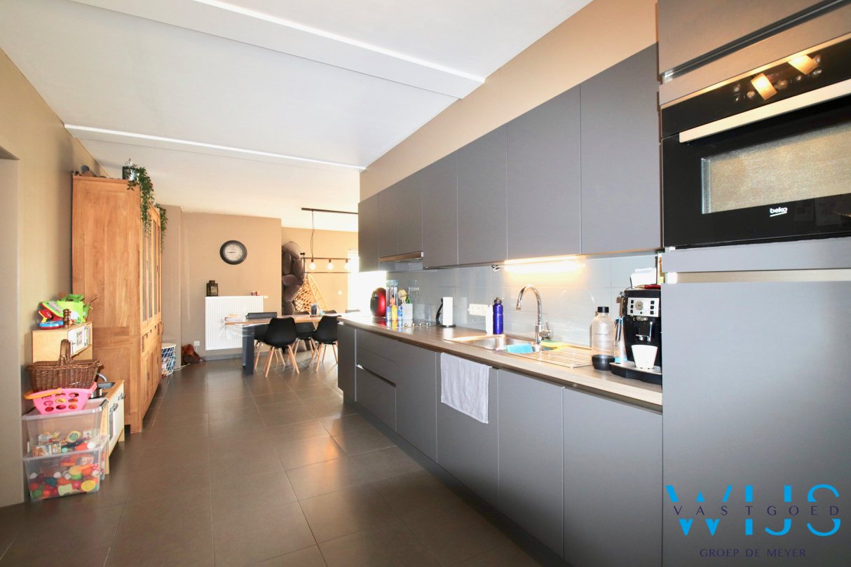 Ruim appartement met 4/5 slp, terras &amp; 2 parkeerplaatsen te ERTVELDE! 