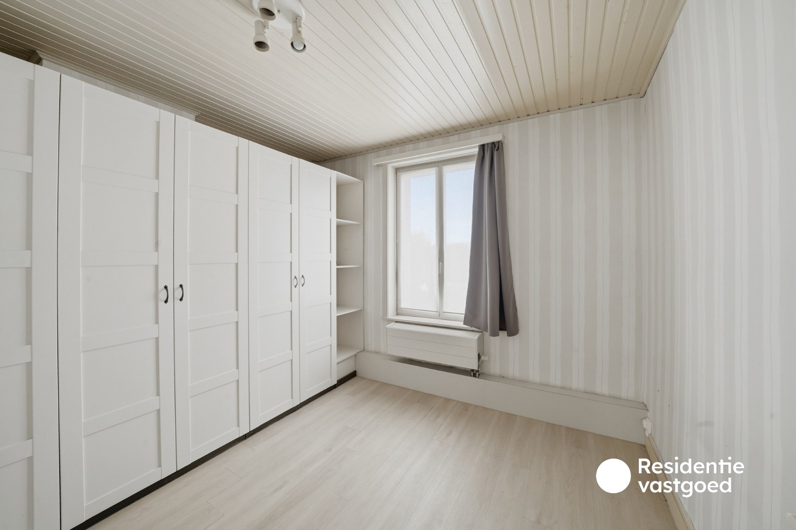 Ruime gezinswoning met 4 slaapkamers, tuin en zonnepanelen in Zandvoorde 