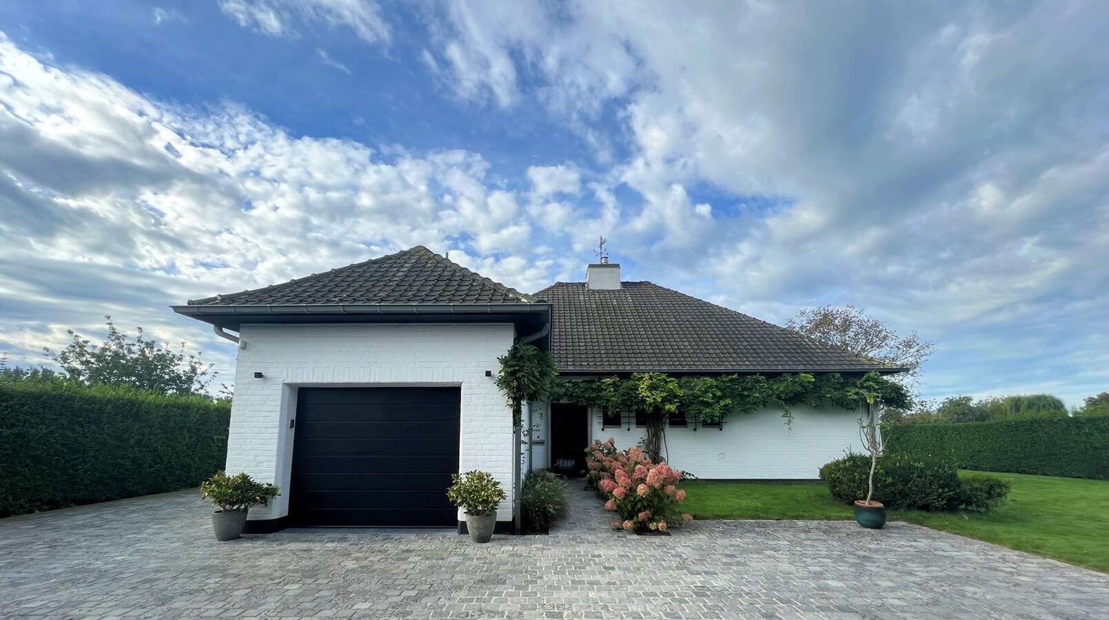 Prachtige karaktervolle villa op groot perceel nabij invalswegen 