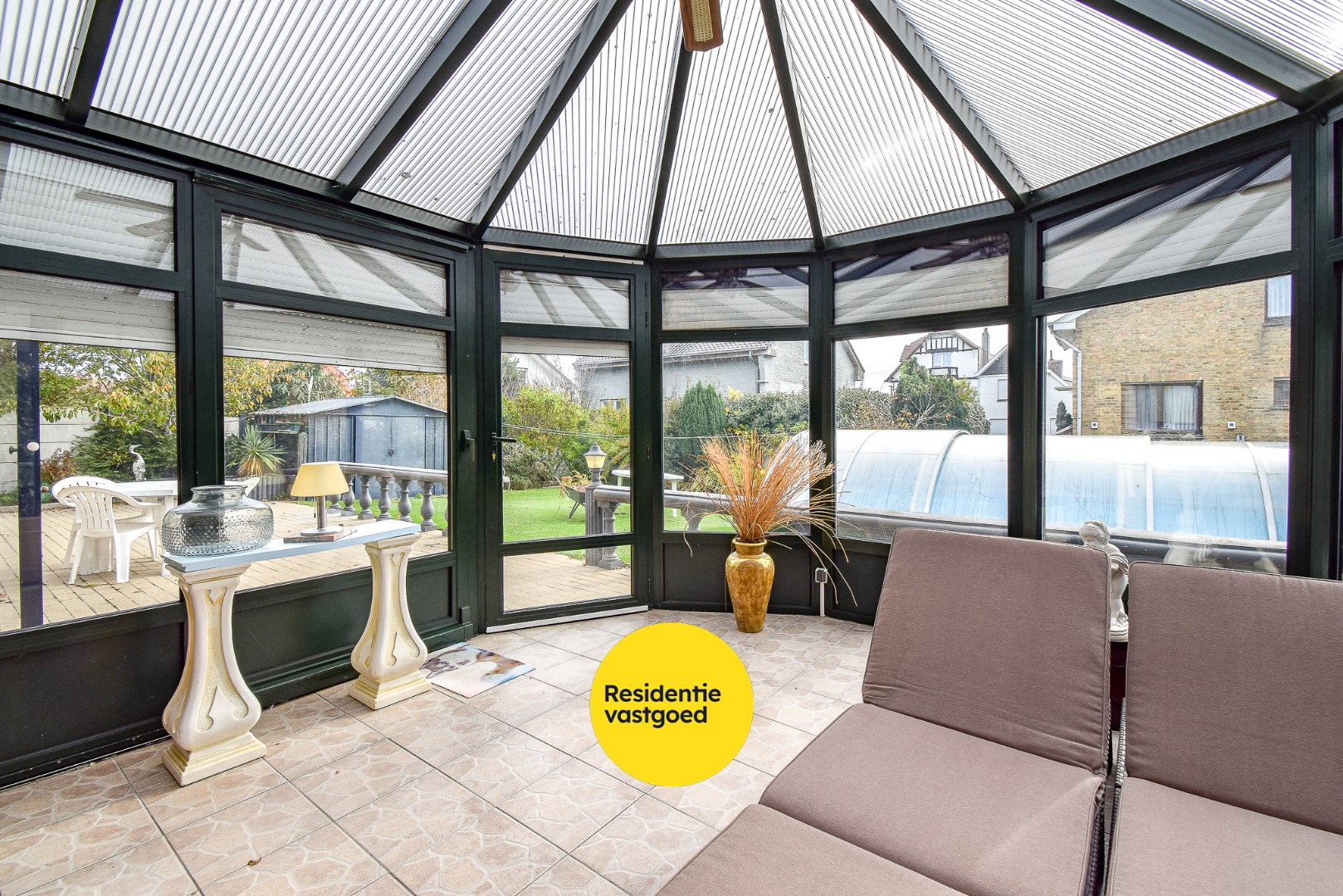 Ruime te renoveren villa op rustige ligging 