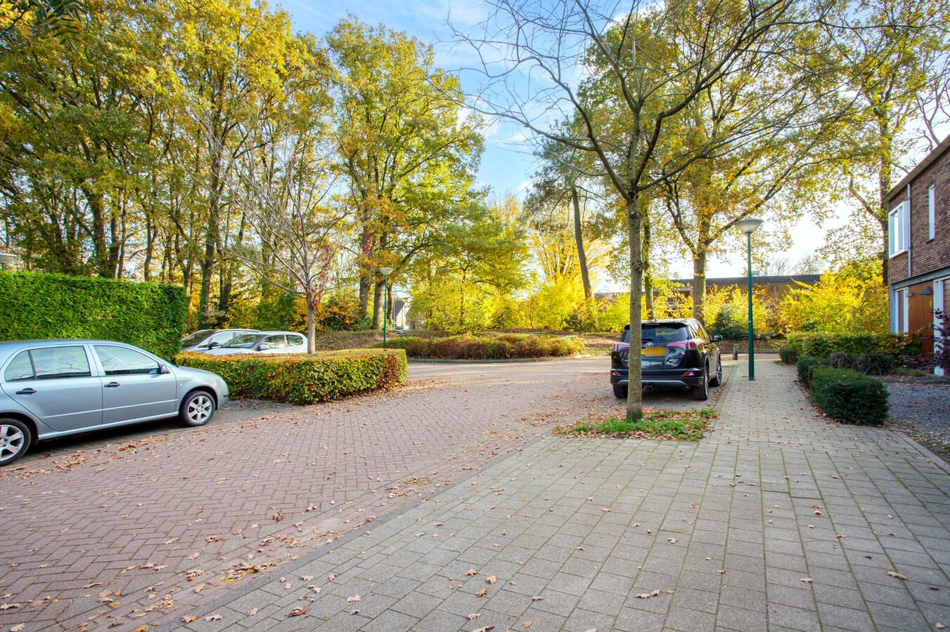 Zeer ruime hoekwoning met volop leefruimte en groen uitzicht in kindvriendelijke wijk! 