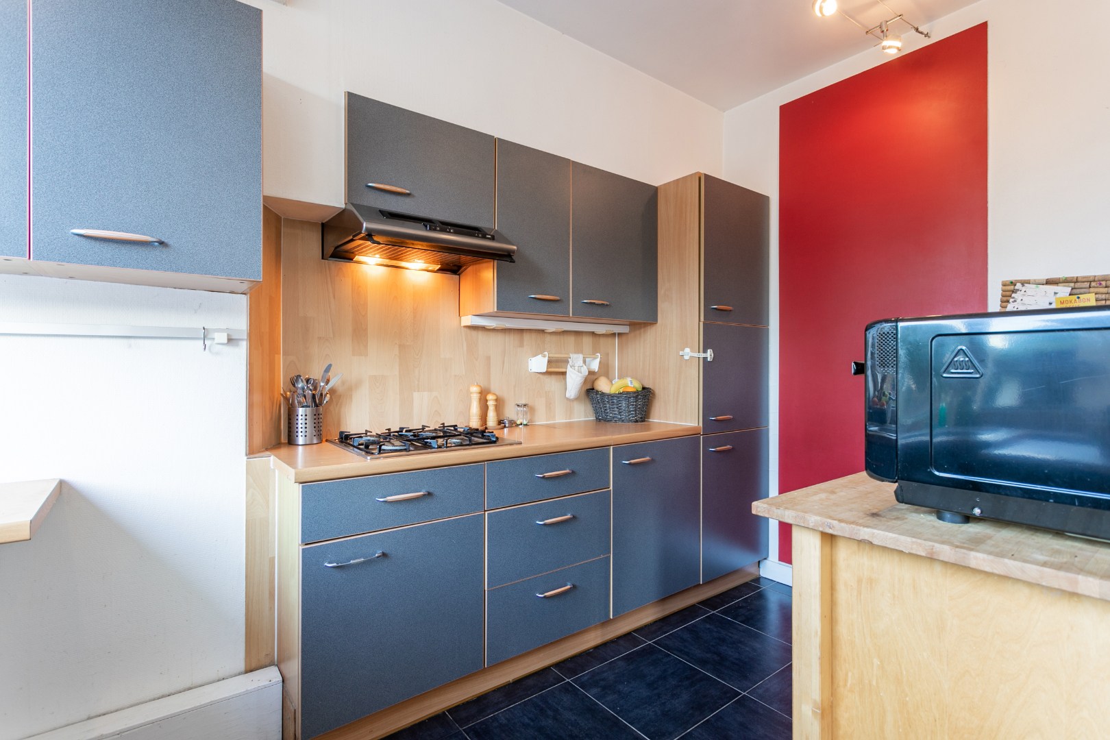 App 200m² met 3 slpks, terras en autostaanplaats te Halle 