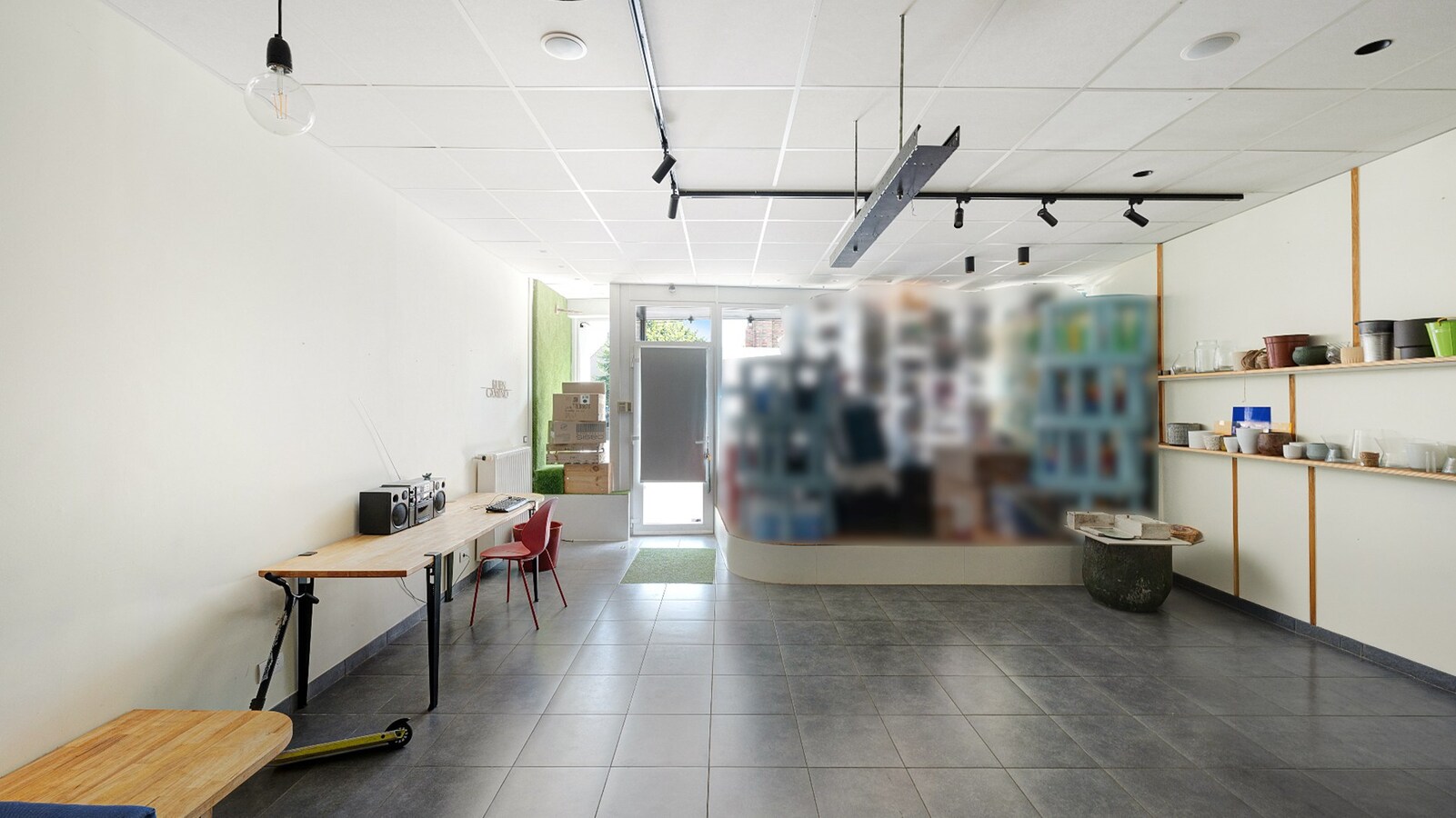 Ruime gezinswoning met handelsruimte op toplocatie in het bruisende Westkapelle. 