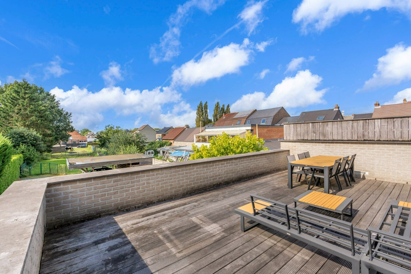 Luxe duplex appartement met 3 slaapkamers, bouwjaar 2008, 170m² bewoonbare oppervlakte. 