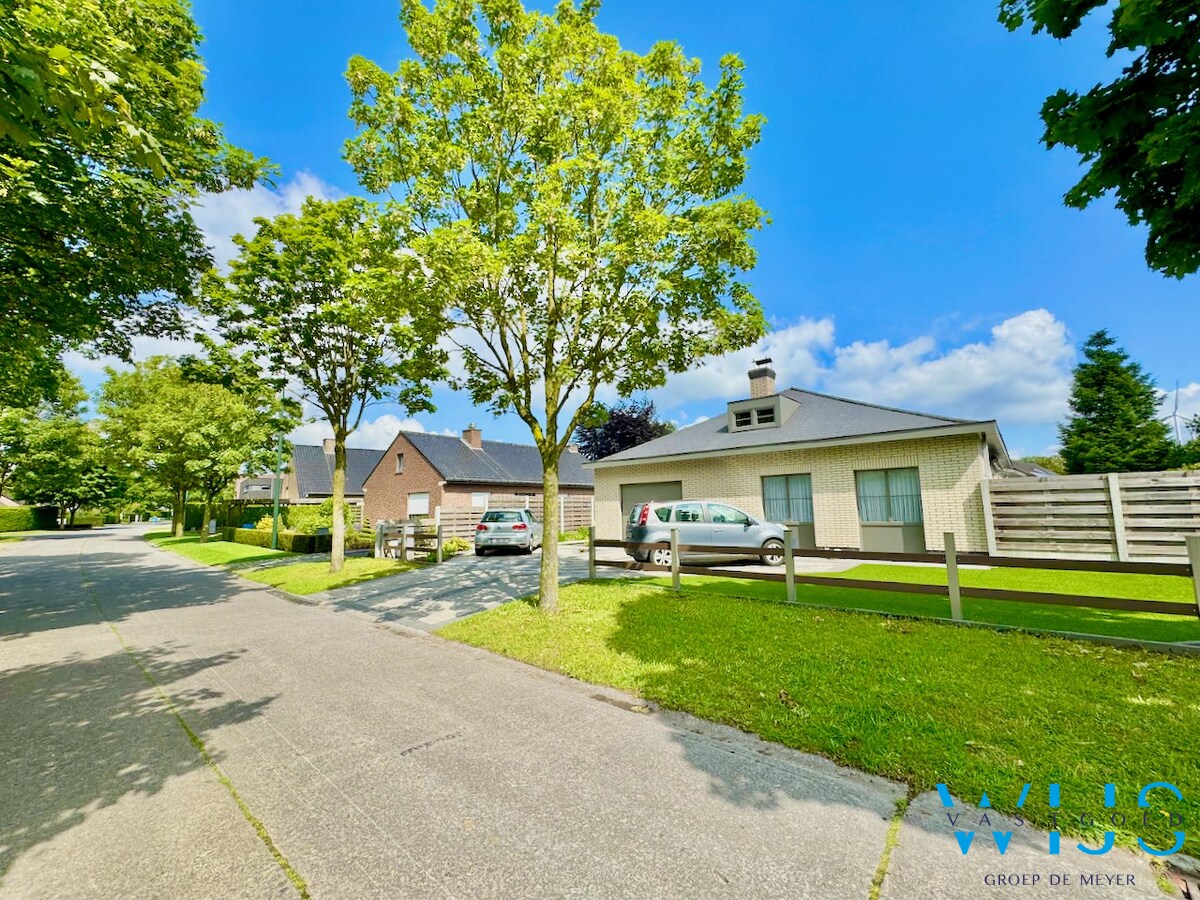 Bungalow met zwembad &amp; bijgebouw te Ertvelde ! 
