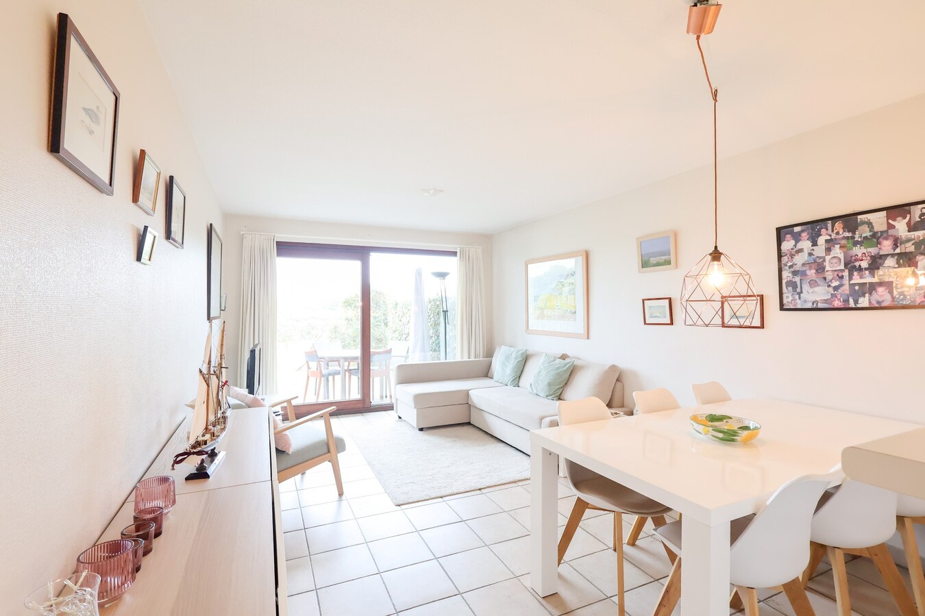 Instapklaar gelijkvloers appartement op wandelafstand van de Zeedijk en het strand! 