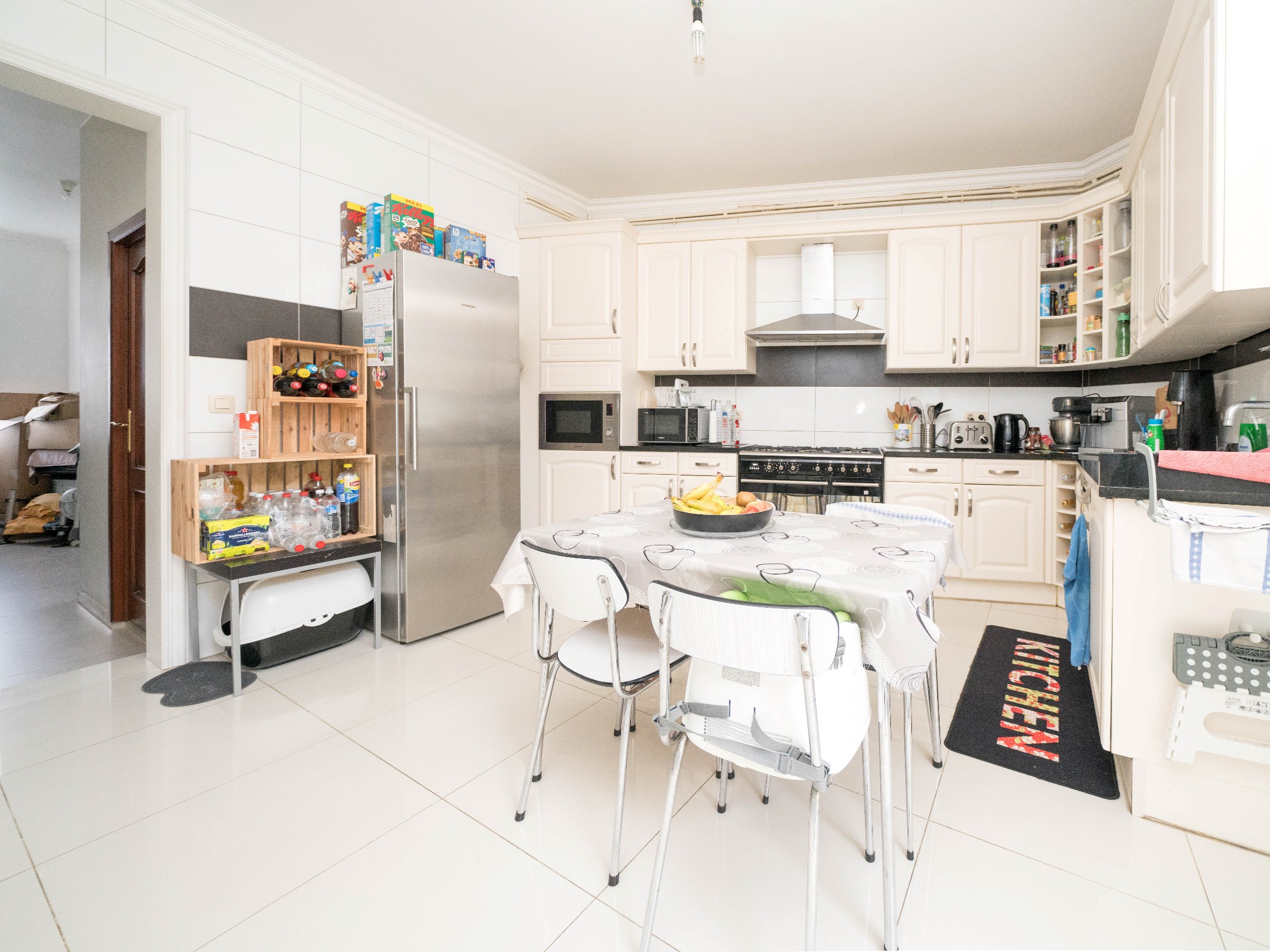 Zeer grote, instapklare woning met 6 kamers en 2 badkamers 