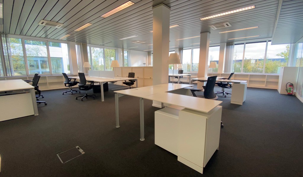 Instapklare kantoren vlakbij N16 te huur in Bornem