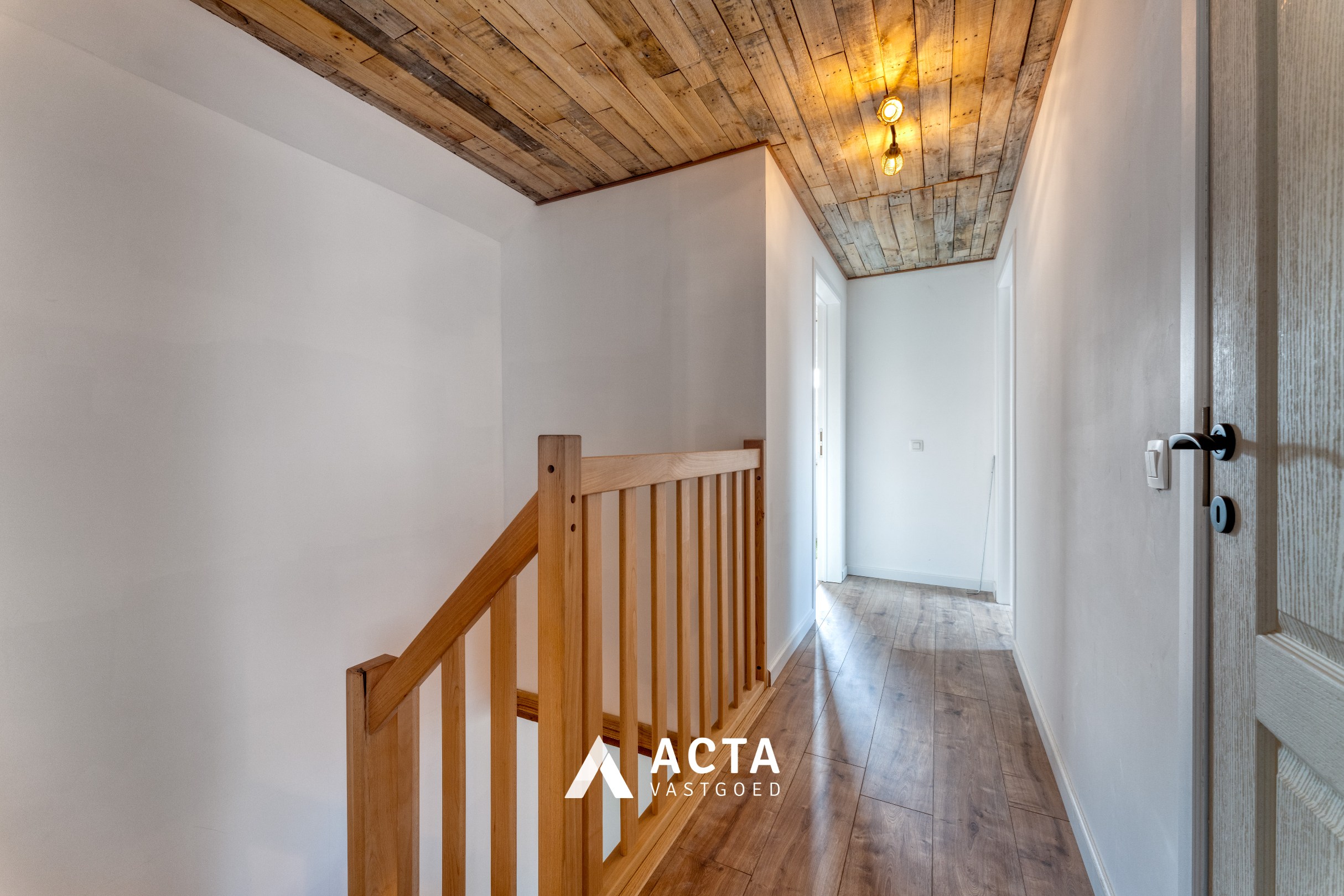 Gerenoveerde villa met vier slaapkamers in de Vicognewijk! 