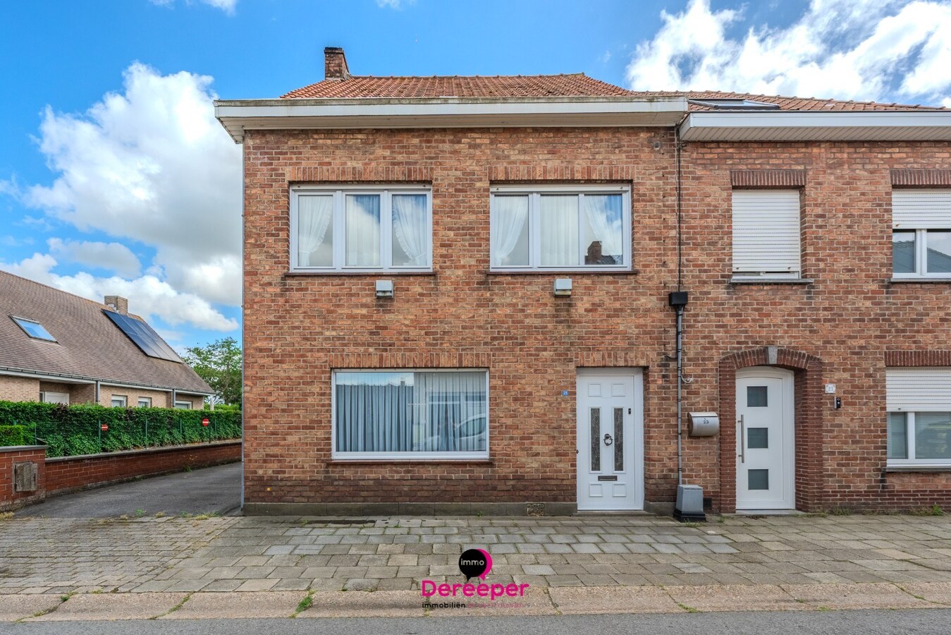 Te renoveren halfopen woning met zuidgerichte tuin op 571 m² in Jabbeke 