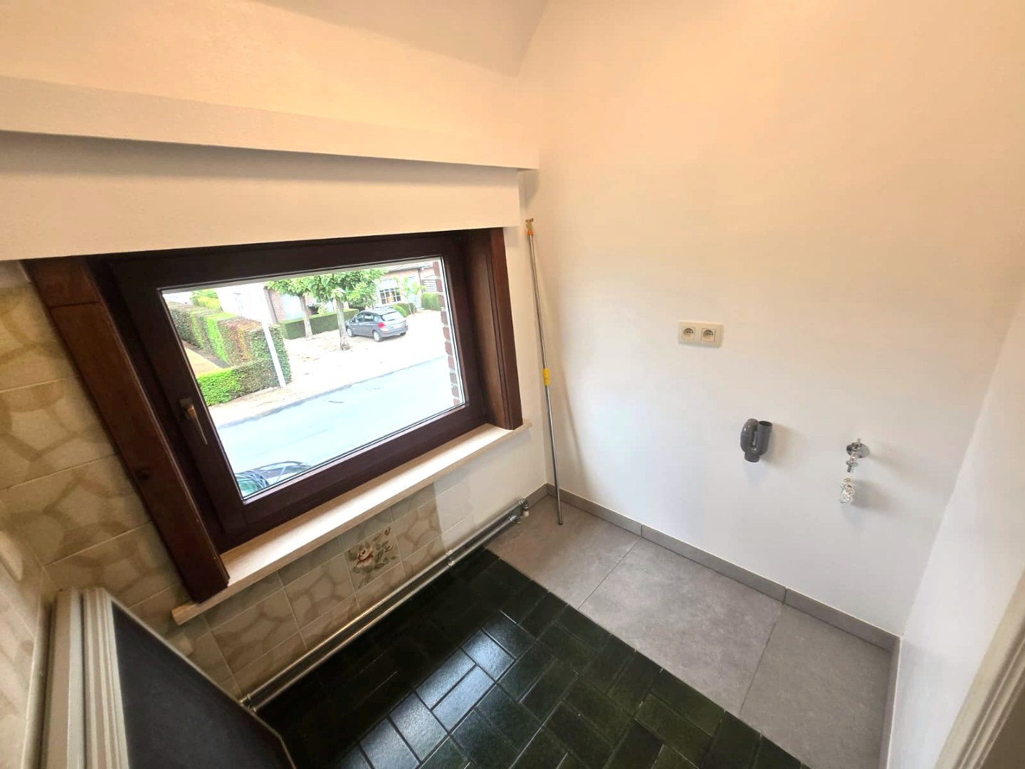 Rustig gelegen, recent gerenoveerde halfopen woning 