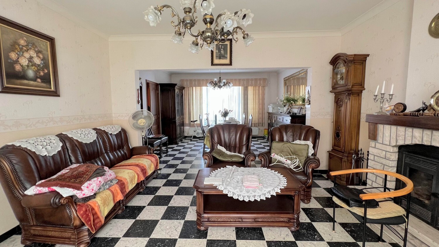 Loods met woongelegenheid op royaal perceel van 6000 m² 