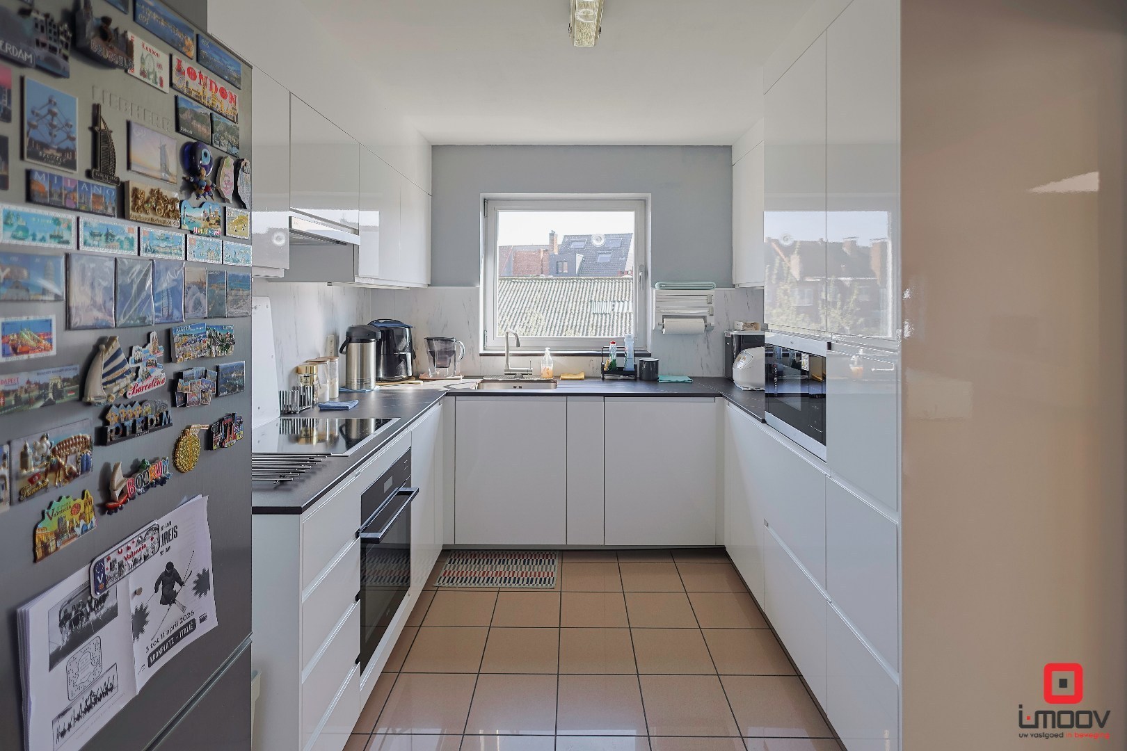 Lichtrijk en huiselijk triplexappartement met 4 slaapkamers en 2 garages te Gent 