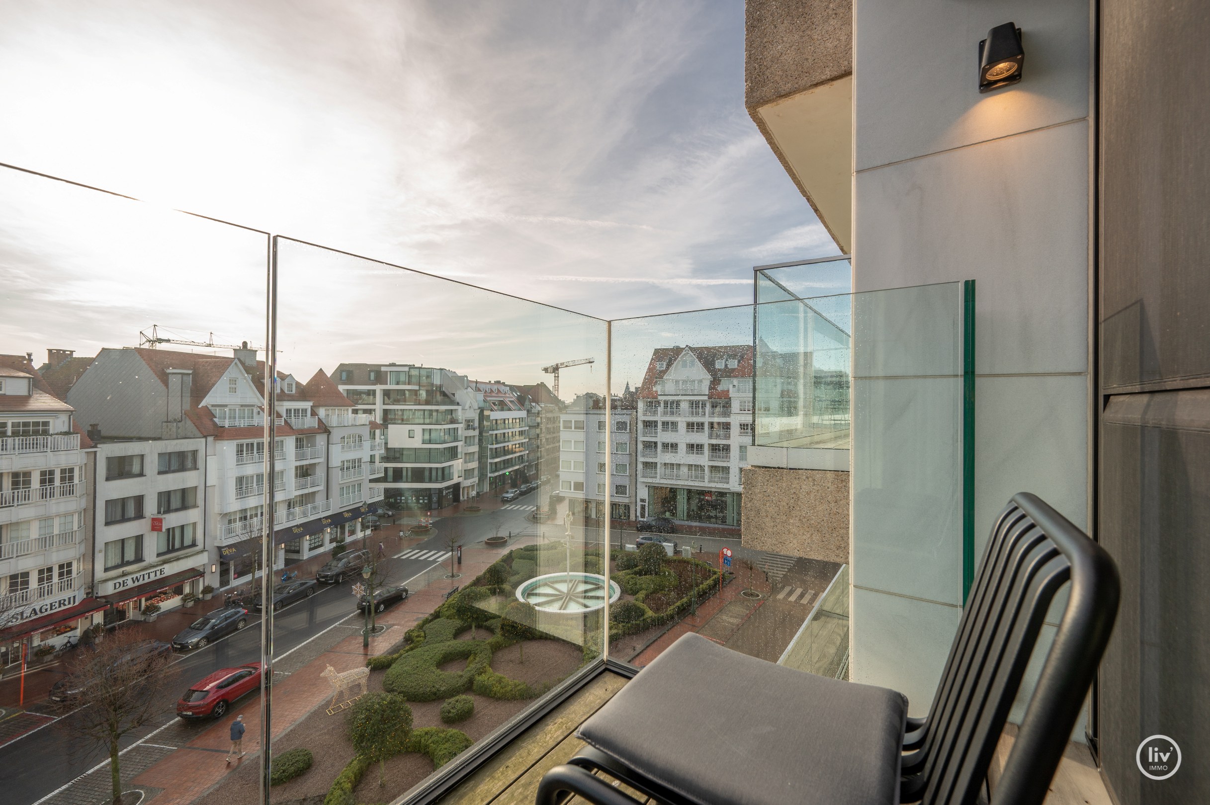 Duurzaam nieuwbouwappartement voorzien van een topafwerking &amp; een open zicht op het Driehoeksplein. 