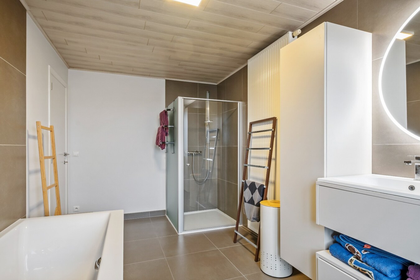 Fantastische instapklare woning met grote tuin te Heule ! 