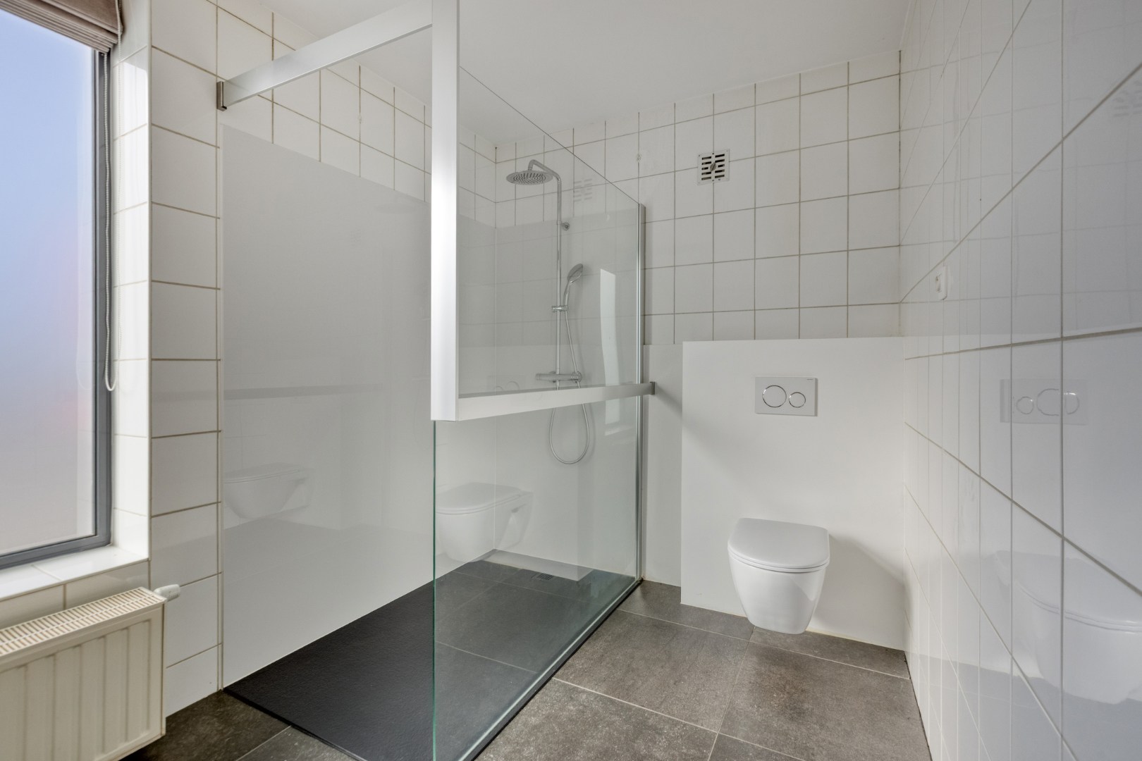 Ruime gezinswoning met 3 slpk. en ruimte voor bijberoep in Mol-Sluis 