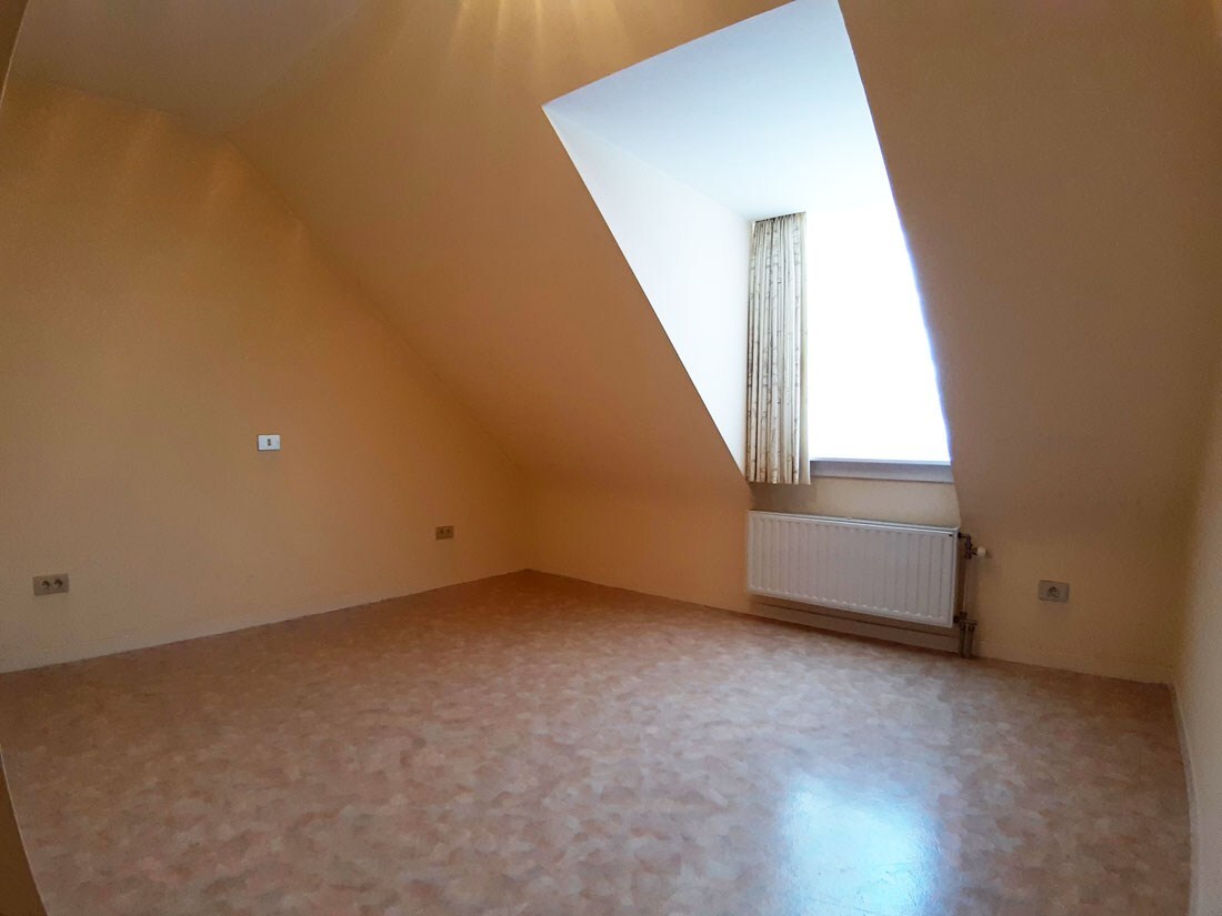 Ruim appartement op de 2de verdieping te Achel 