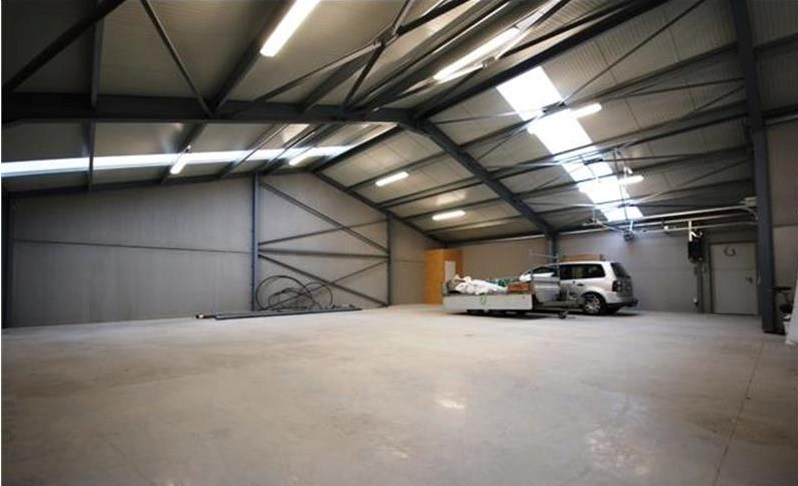 Recente, instapklare loods te huur – 255 m² 