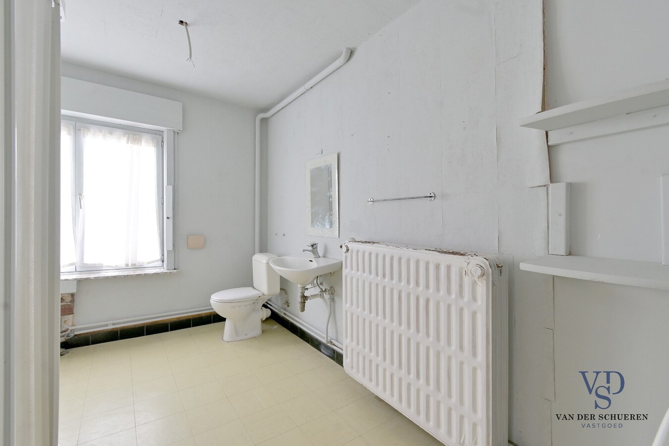 Degelijke, goed gelegen woning. 