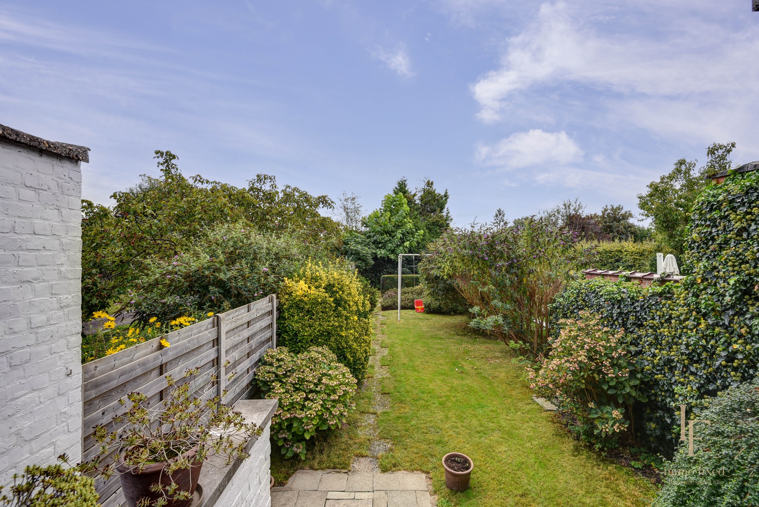 Te renoveren woning met tuin en garage in Wilrijk! 