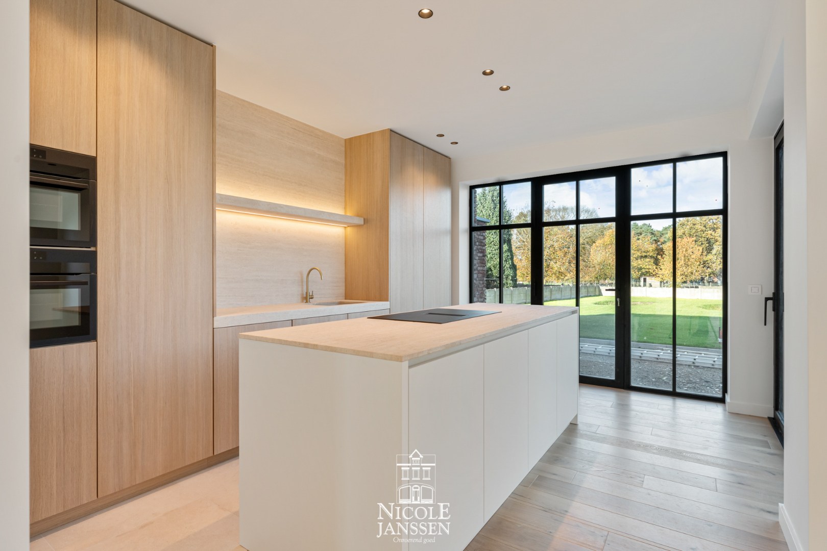 Volledig ingerichte keuken