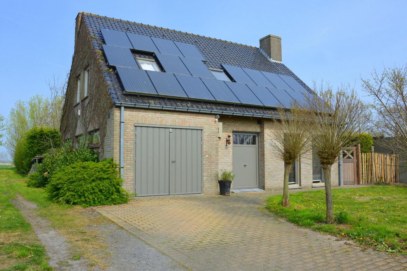 Instapklare woning met 5 slaapkamers op een grondopp. 3.349m² 