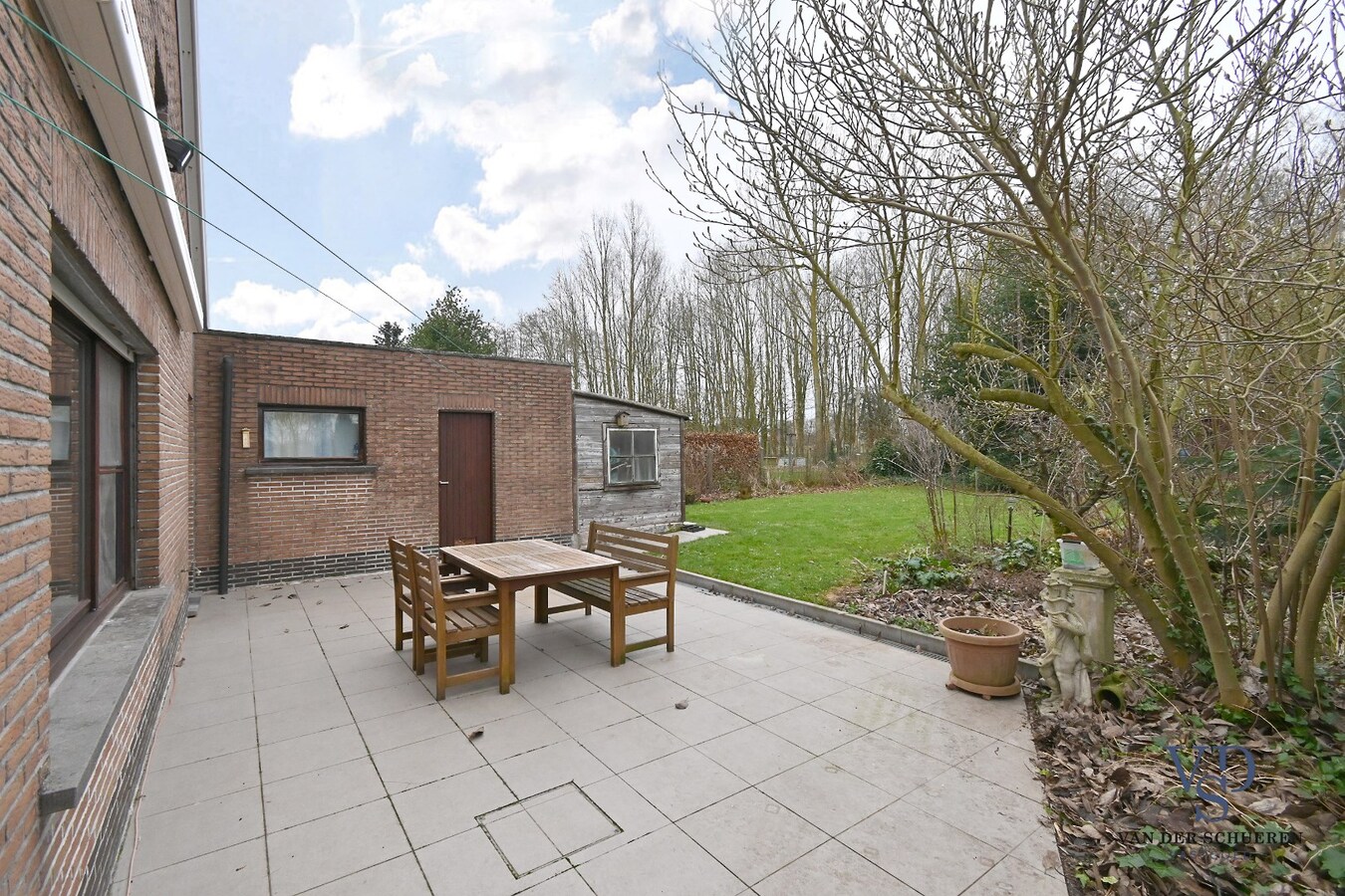 Degelijke bungalowwoning met garage 