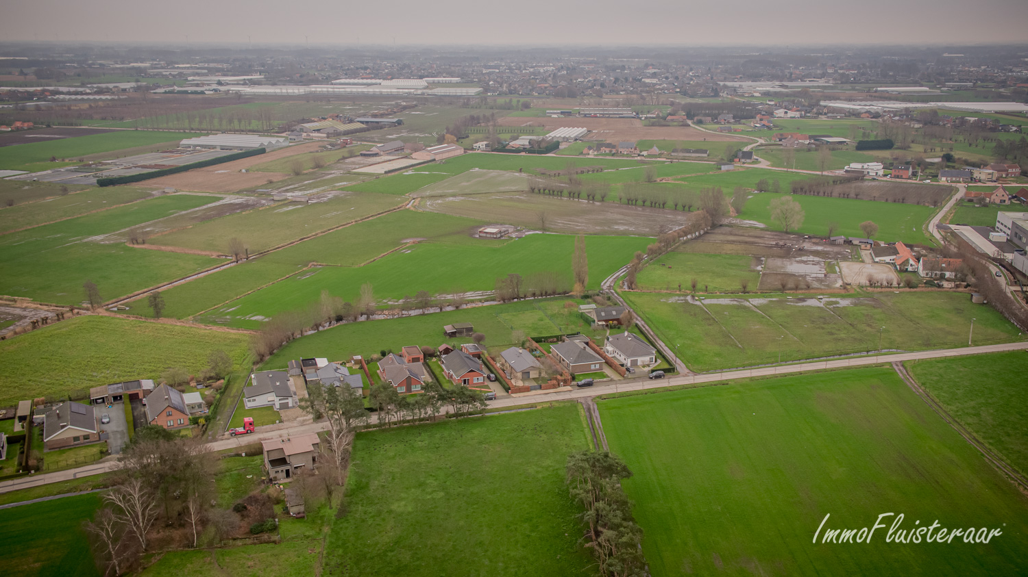 Instapklare moderne bungalowwoning met loods en aanpalende weilanden op 6929m². 